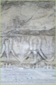 marbre-pentélique-détail-d-une-moulure-décorative-du-temple
