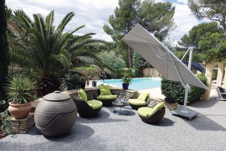 Terrasse en granulat de marbre et plages