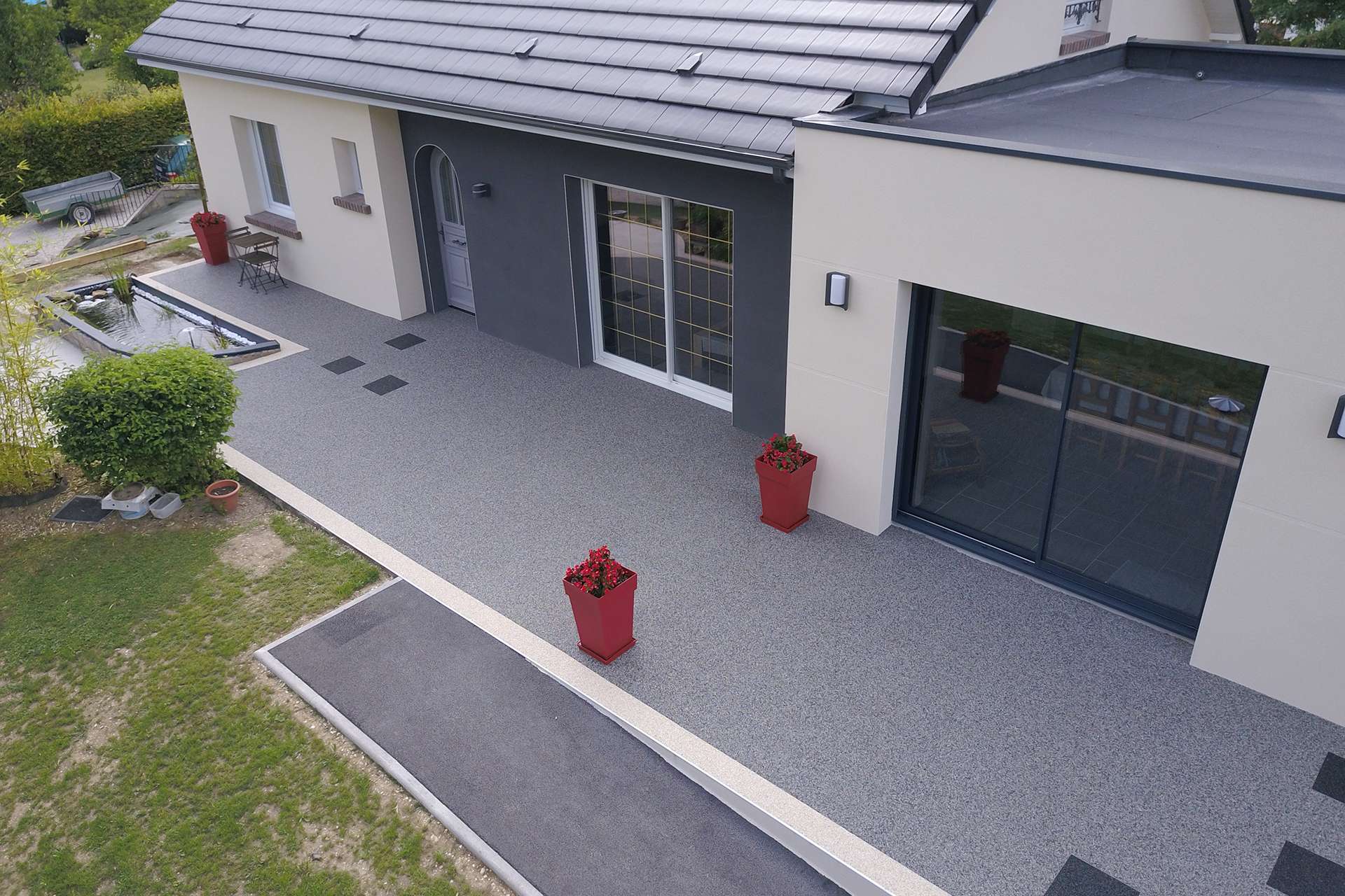 terrasse-en-granulat-de-marbre4 Terrasse en agrégat de marbre gris avec motifs
